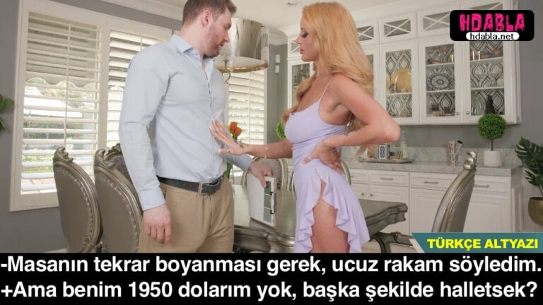 hasar goren antika masasini tamir ettirmek icin ustanin altina yatti.jpg