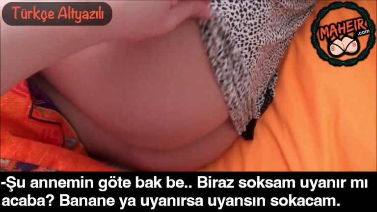 annem uyurken geceligini siyirip kalcalarina yasladim.jpg