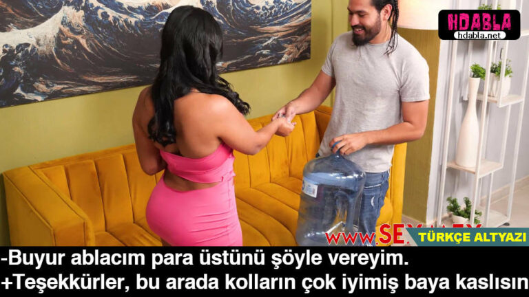 evli kadin kocasi yokken damacana su getiren adamla fingirdesti.jpg