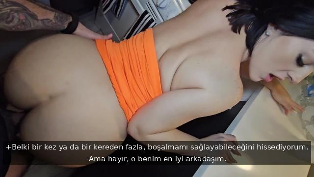 en yakin agasinin sevgilisinin amina boru dosuyor.jpg